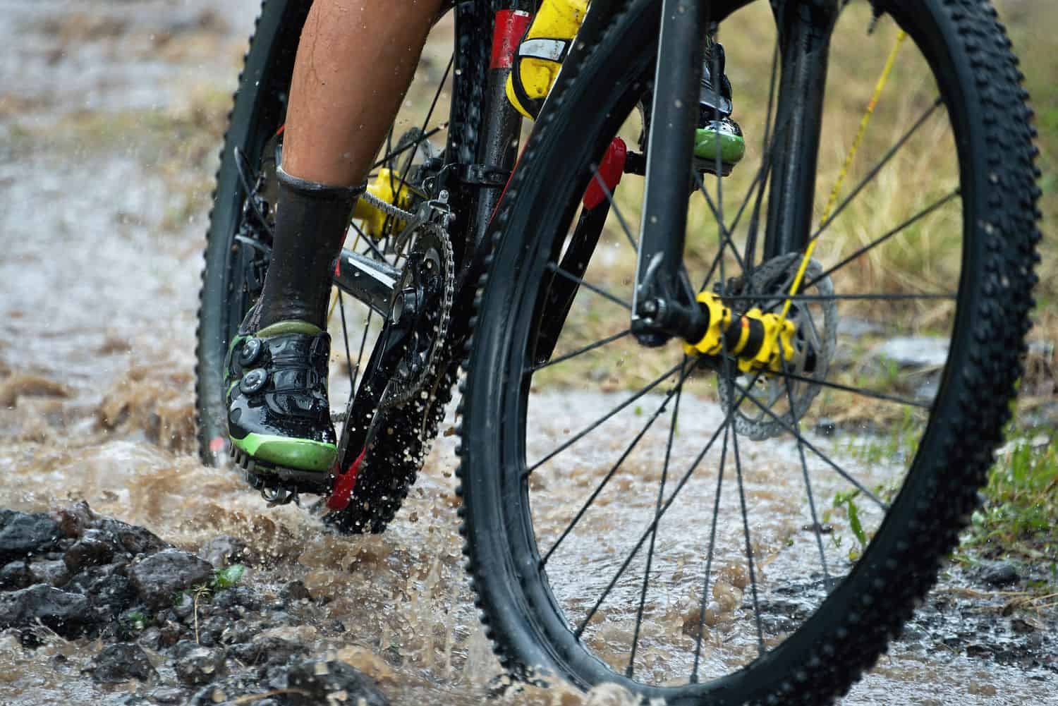 VTT dans de l'eau VTT dans de l'eau