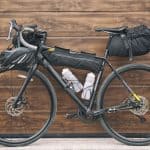 Comment débuter en bikepacking : conseils pour une première aventure réussie